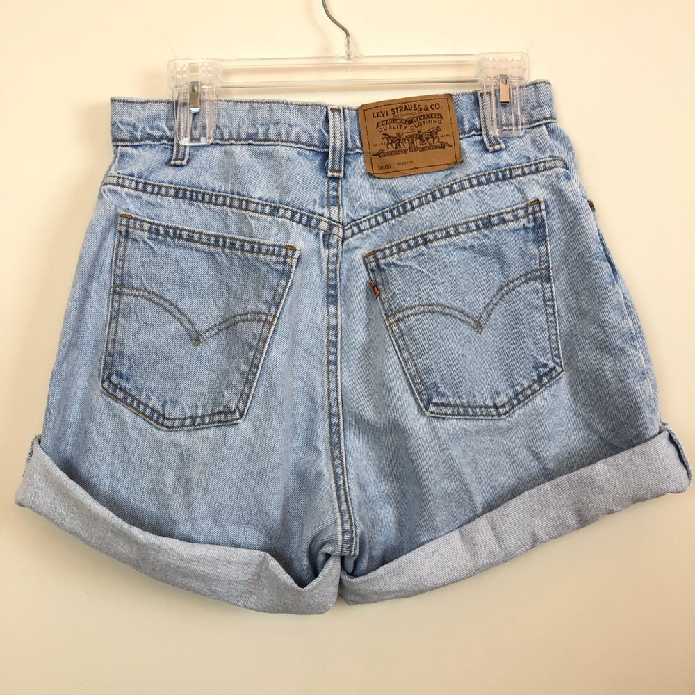 TAKING BEST OFFER❗️Vintage High Rise Levi’s Shorts
